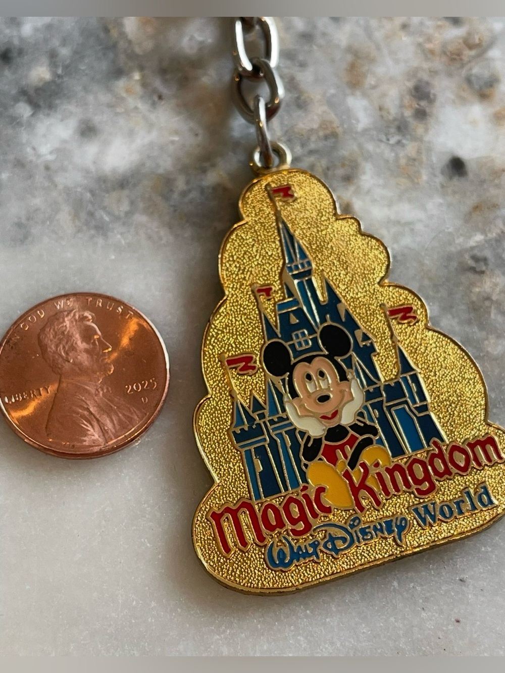 RARE VINTAGE WALT DISNEY WORLD MAGIC KINGDOM CASTLE MICKEY GOLD KEY CHAIN CHARM